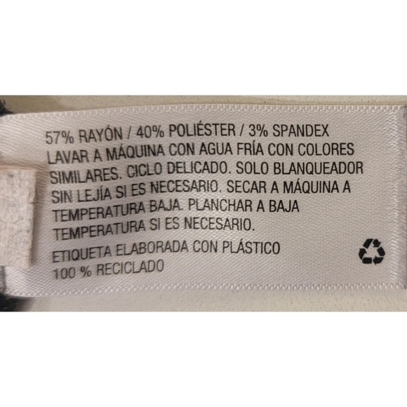 Liz Lange Maternity Tshirt - Picture 4 of 4